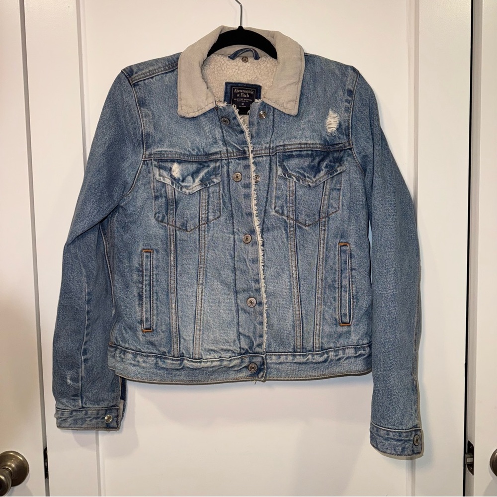 Abercrombie & Fitch Sherpa-Lined‎ Distressed Denim “Trucker” Jacket | Medium